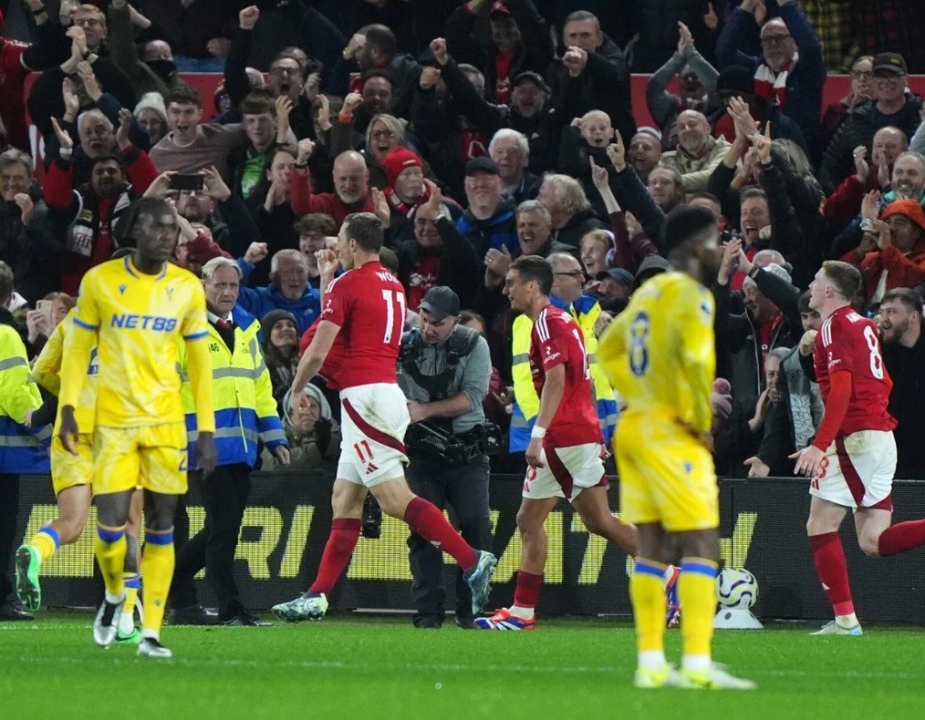 oliver glasner defends dean henderson after mistake leads to nottingham forest goal