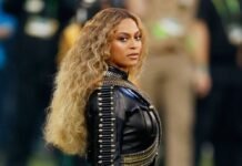 Beyonce-performing-NFL-halftime-show