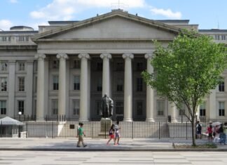 closeup-of-us-treasury-building