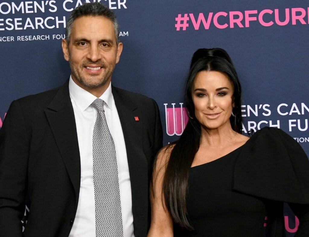 Mauricio Umansky skiing Aspen