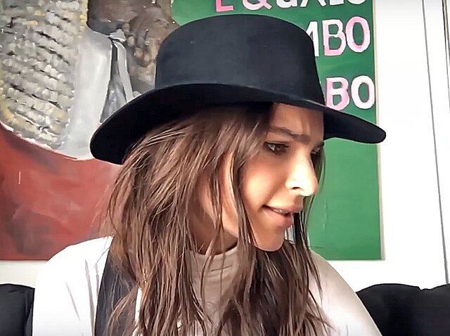 Emily Ratajkowski